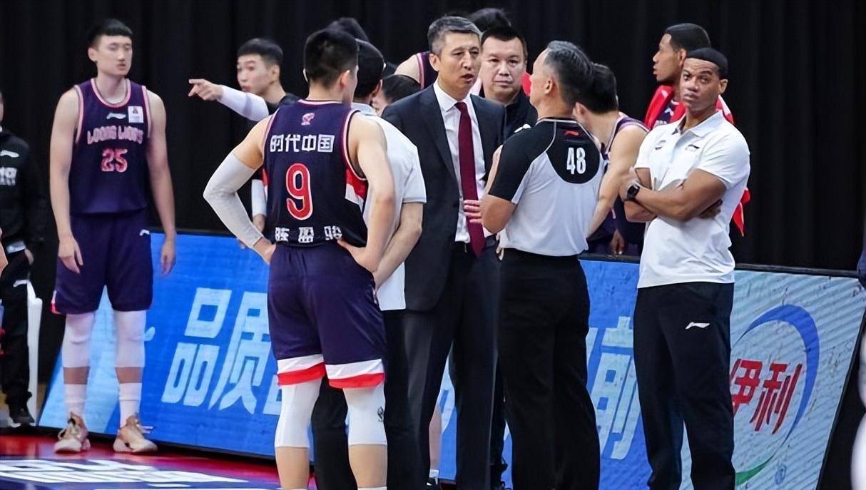 开云体育电脑版-新疆男篮战胜广州队，实力碾压对手再现神勇
