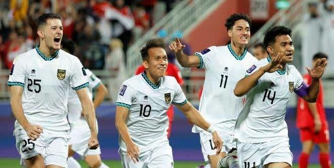 0-2！比国足还惨，亚洲冠军沦为鱼腩，9轮0胜5分，提前垫