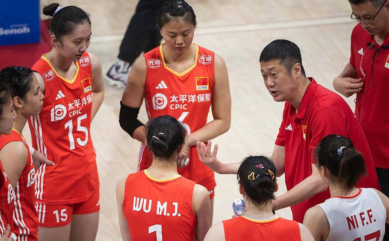 惊天大逆转！世联赛-中国女排3-2美国队