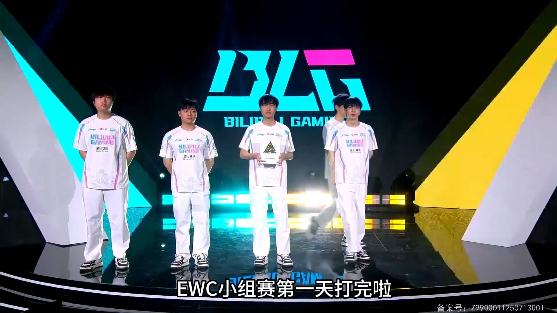 在战胜MKOI后，HLE晋级2025EWC八强，淘汰赛首战对BLG或AL的简单介绍