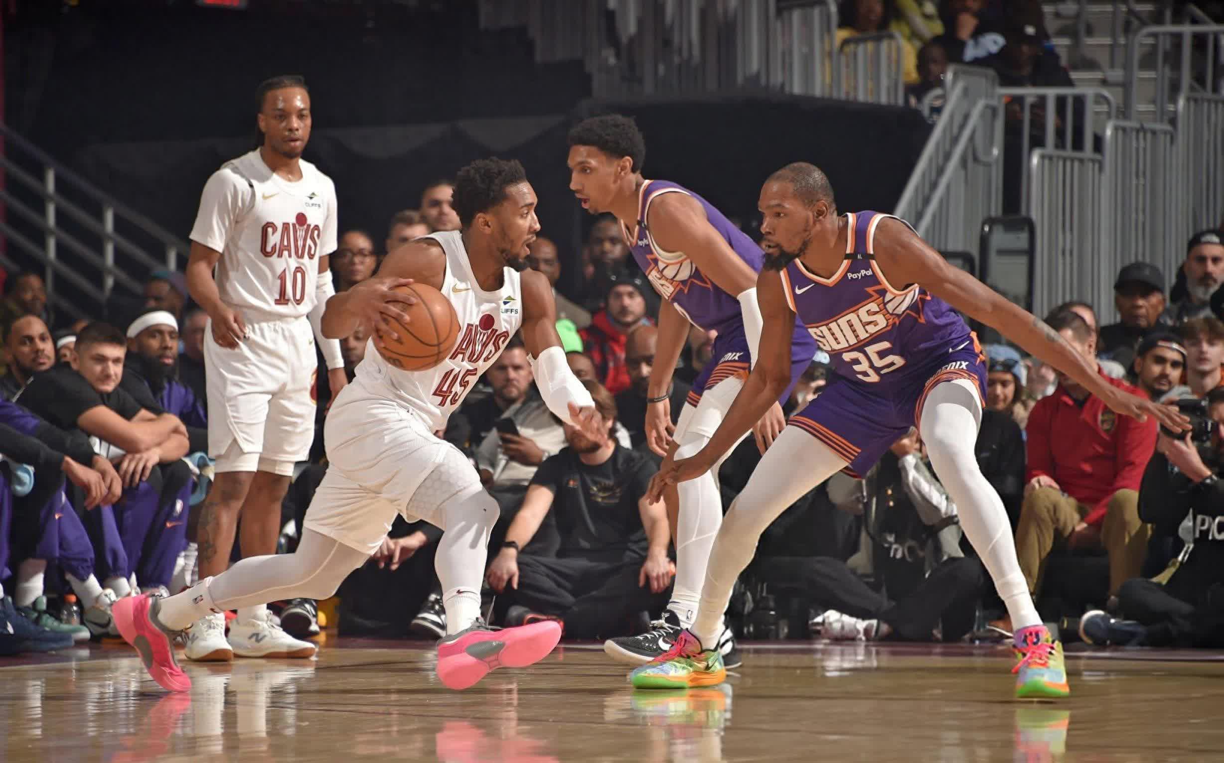 开云体育登录-包含NBA疫情暂停，球星们纷纷转战线上互动的词条